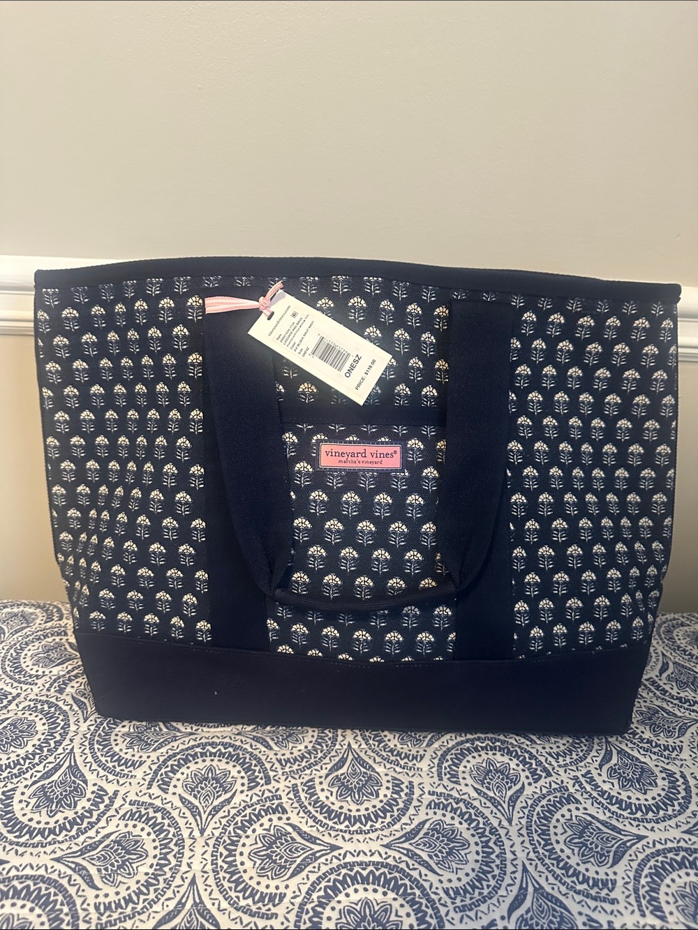 NWT: Vineyard Vines Bag/Luggage